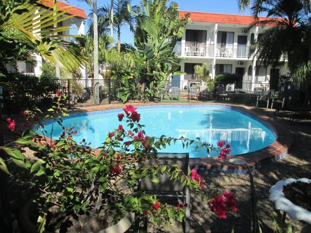 Tower Court Motel - Adults Only Haven Hervey Bay Exterior photo