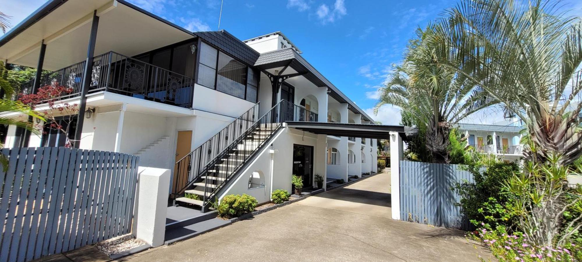 Tower Court Motel - Adults Only Haven Hervey Bay Exterior photo