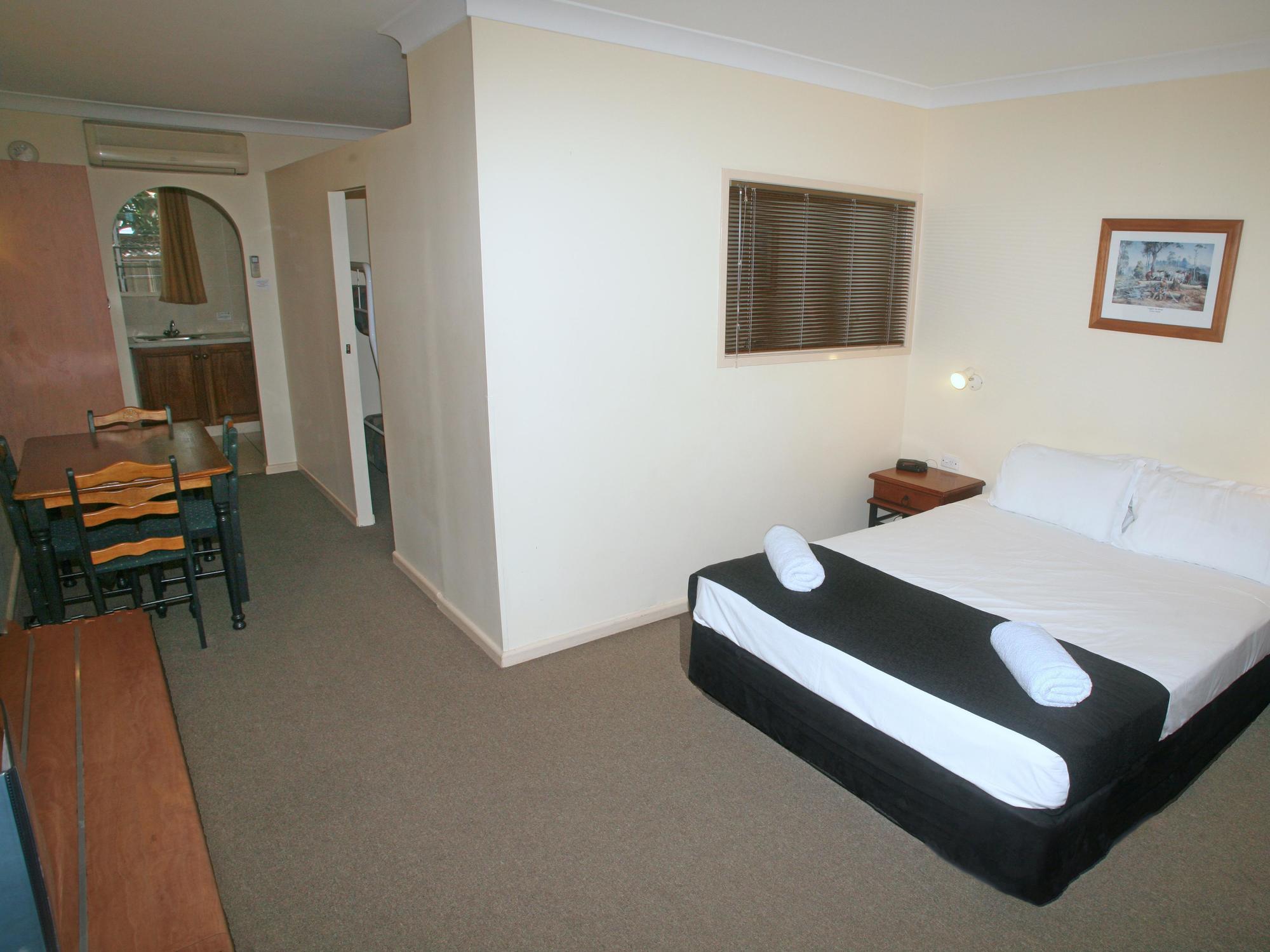 Tower Court Motel - Adults Only Haven Hervey Bay Exterior photo