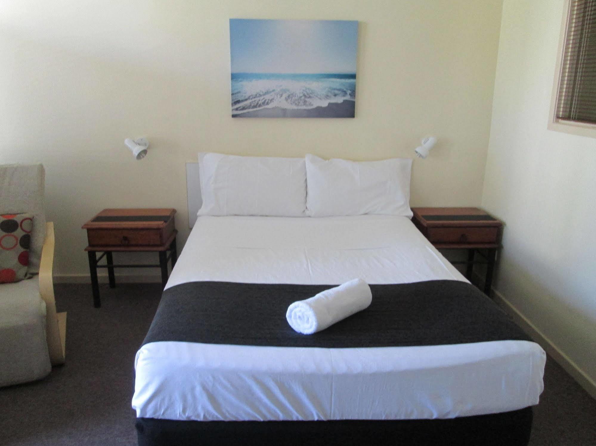 Tower Court Motel - Adults Only Haven Hervey Bay Exterior photo